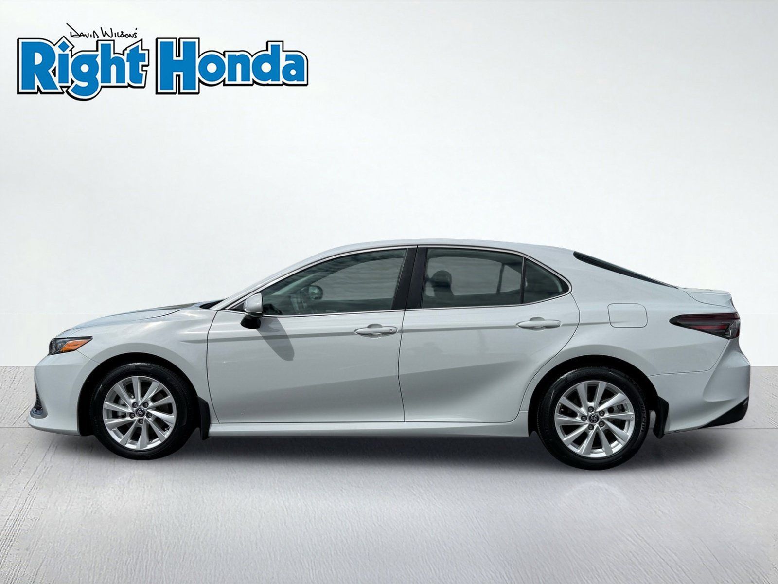 Used 2024 Toyota Camry LE FWD image 3