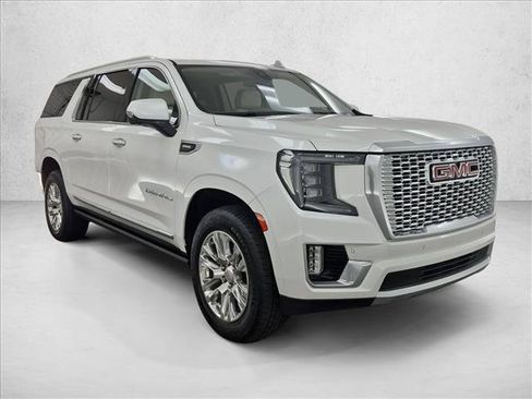 Used 2021 GMC Yukon XL Denali AWD/4WD image 3