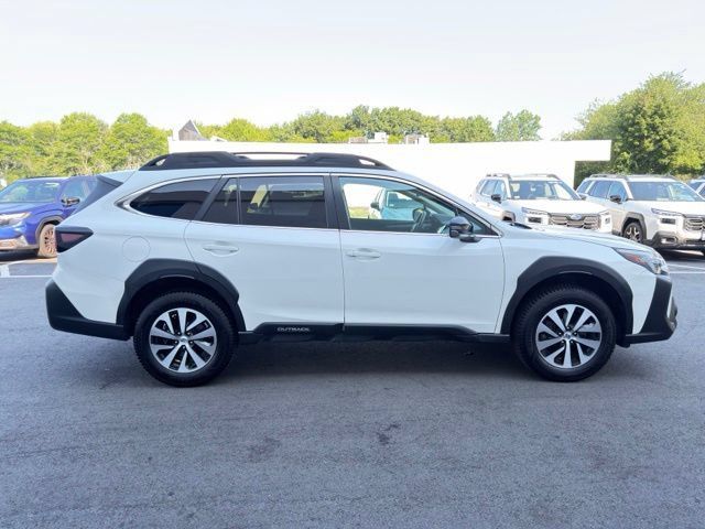 Used 2023 Subaru Outback Premium AWD/4WD image 5