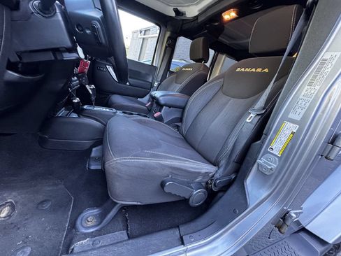 Used 2015 Jeep Wrangler Unlimited Sahara w/ Dual Top Group AWD/4WD image 9