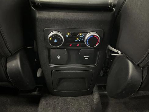 Used 2023 Ford Explorer Limited image 34