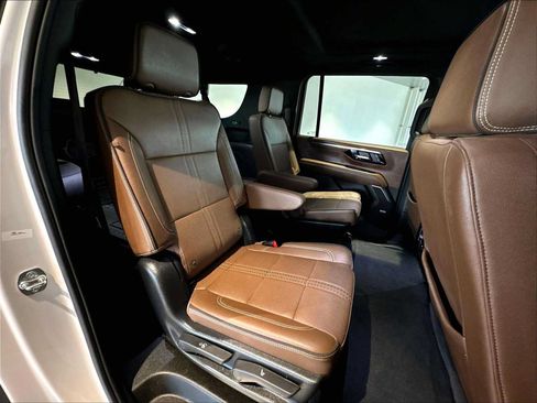 Used 2025 Chevrolet Suburban High Country w/ Sun And Tow Package RWD image 31