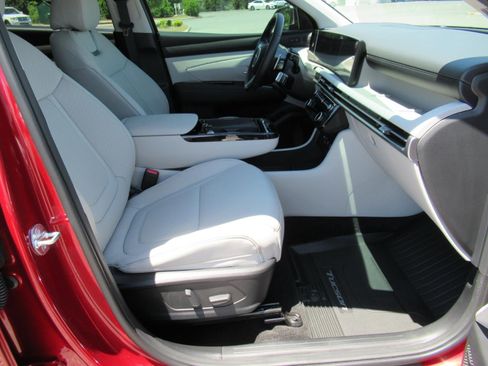 Used 2025 Hyundai Tucson Limited FWD image 10