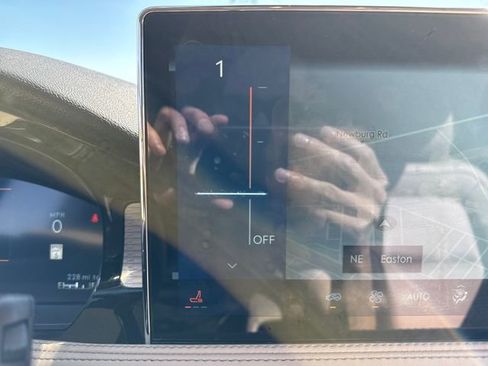 Used 2025 Lincoln Corsair AWD image 33