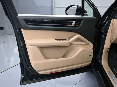 Certified 2021 Porsche Cayenne S image 15