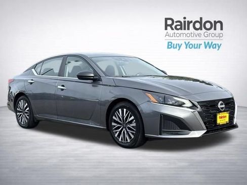 Used 2025 Nissan Altima 2.5 SV FWD image 1