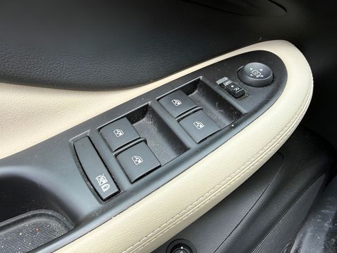 Used 2019 Buick Envision Essence FWD image 25