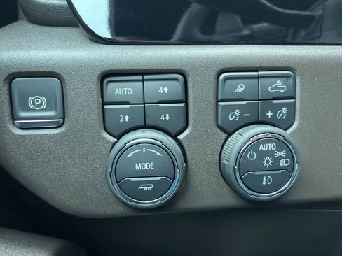 New 2025 Chevrolet Silverado 1500 LT Trail Boss w/ Dark Appearance Package AWD/4WD image 22