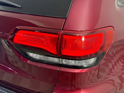 Used 2017 Jeep Grand Cherokee Altitude image 34