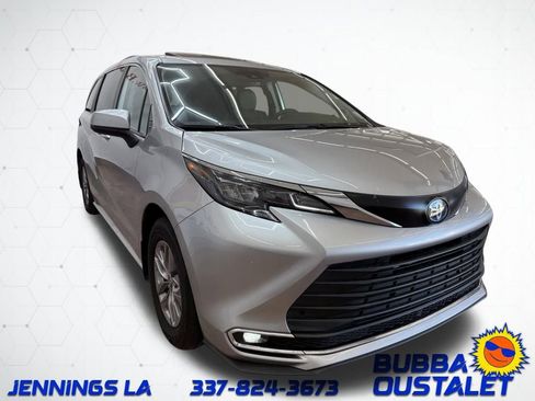Used 2024 Toyota Sienna XLE image 8