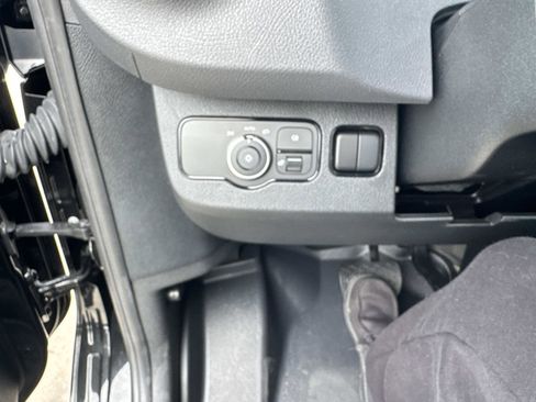 Used 2025 Mercedes-Benz Sprinter 2500 image 32