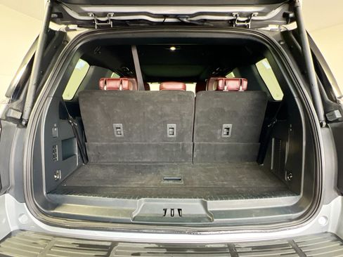 Used 2023 Ford Expedition Limited image 34