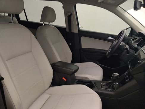 Used 2021 Volkswagen Tiguan SE FWD image 21