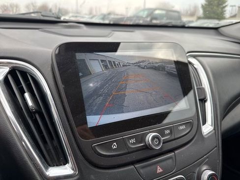 Used 2017 Chevrolet Malibu LT w/ Leather Package image 22