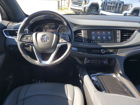 Used 2024 Buick Enclave Essence image 17