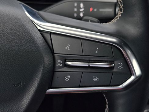 Used 2025 Chevrolet Traverse LT FWD image 18