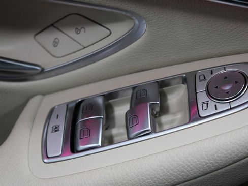 Used 2022 Mercedes-Benz GLC 300 4MATIC image 26