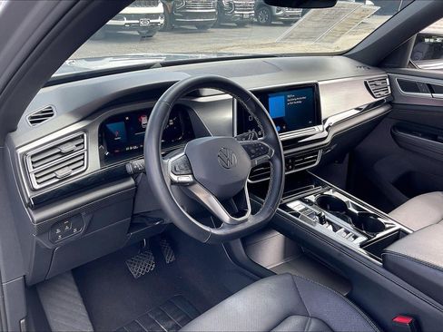 Used 2024 Volkswagen Atlas Cross Sport SE FWD image 17