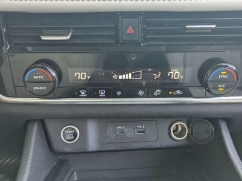 Used 2021 Nissan Rogue SV AWD/4WD image 31