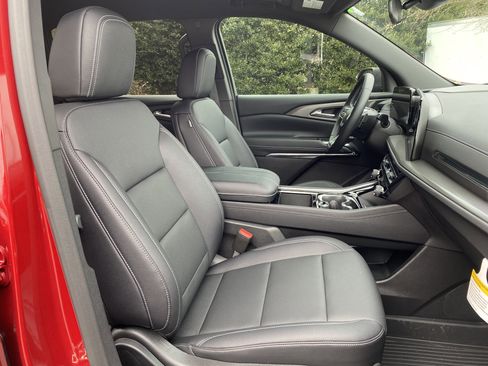 Used 2026 Chevrolet Traverse LT image 34