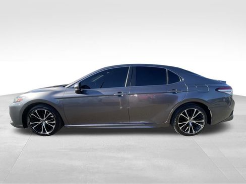 Used 2020 Toyota Camry SE image 17