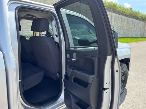 Used 2019 Chevrolet Silverado 1500 LT AWD/4WD image 30