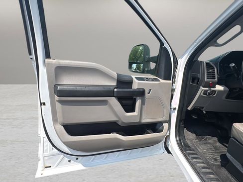 Used 2018 Ford F250 XL w/ Power Equipment Group RWD image 19