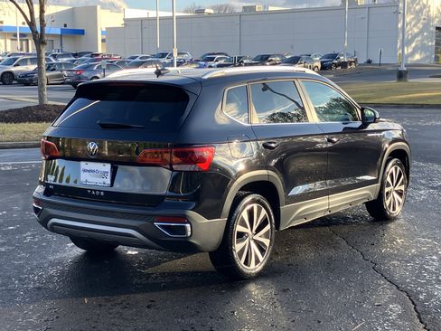 Used 2024 Volkswagen Taos SE image 10