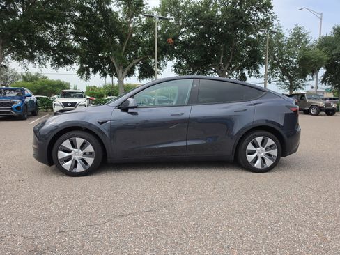 Used 2024 Tesla Model Y Long Range AWD/4WD image 5