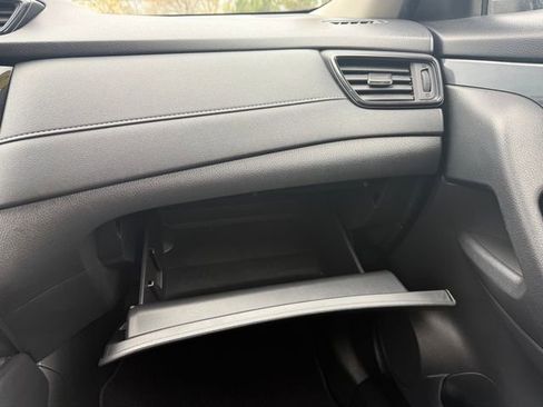 Used 2020 Nissan Rogue SV image 47