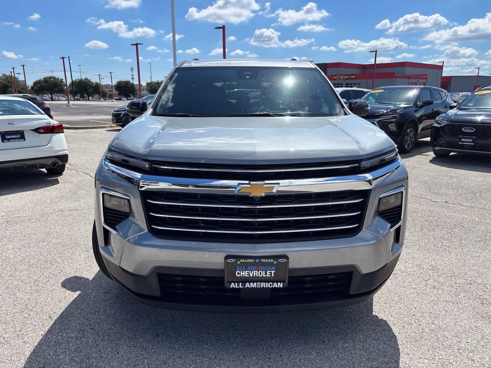 Used 2025 Chevrolet Traverse LT w/ Driver Confidence Package FWD image 2