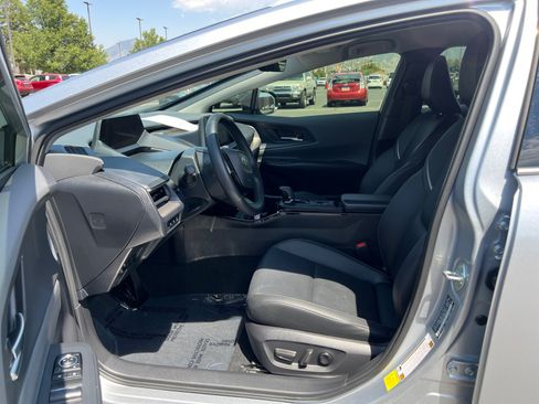 Used 2025 Toyota Prius XLE AWD/4WD image 11