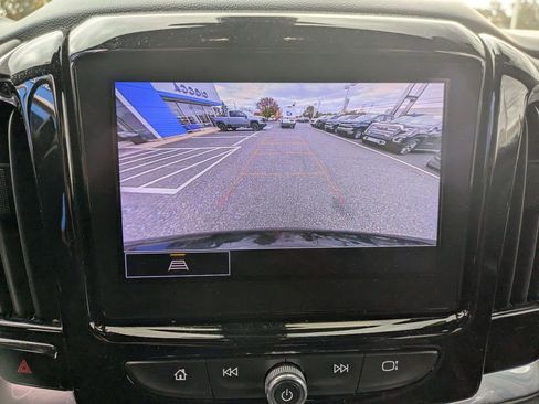 Used 2022 Chevrolet Traverse LT image 17