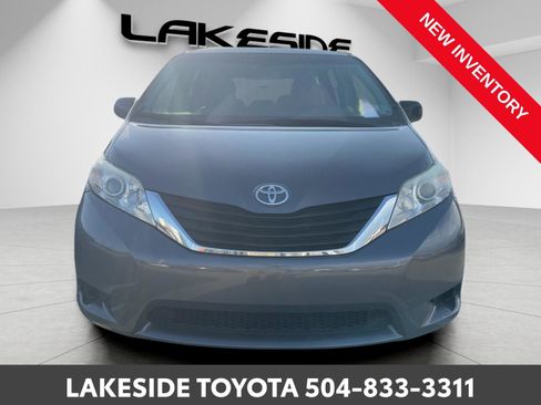 Used 2013 Toyota Sienna LE image 9