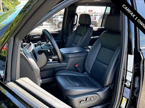 Used 2025 Chevrolet Suburban Z71 AWD/4WD image 21