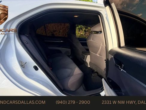 Used 2019 Toyota Camry LE image 18