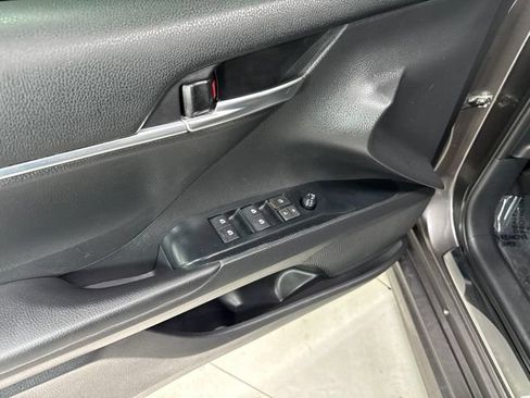 Used 2019 Toyota Camry Hybrid FWD image 13