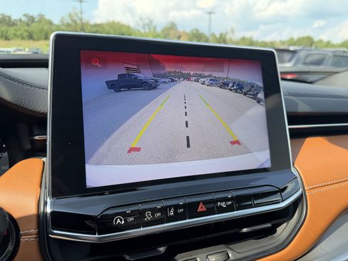 Certified 2025 Jeep Compass Limited AWD/4WD image 12