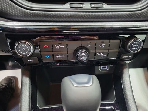 New 2026 Jeep Compass Latitude AWD/4WD image 18