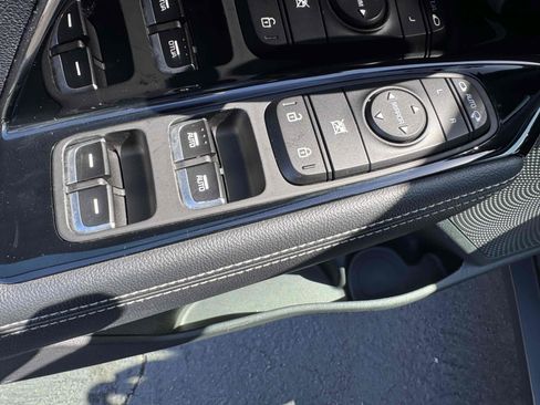 Used 2022 Kia Niro EX FWD image 15