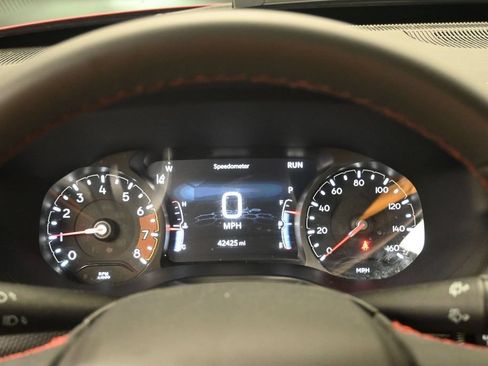 Used 2025 Jeep Compass Trailhawk AWD/4WD image 12