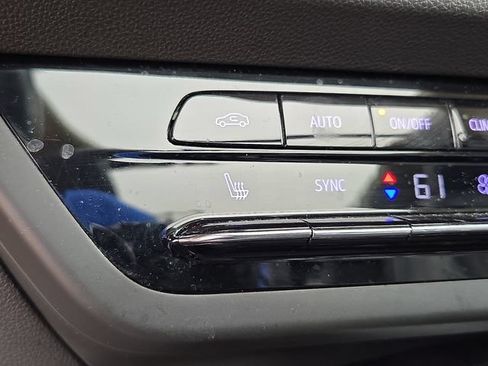 Used 2021 Buick Envision Essence w/ Technology Package I AWD/4WD image 17