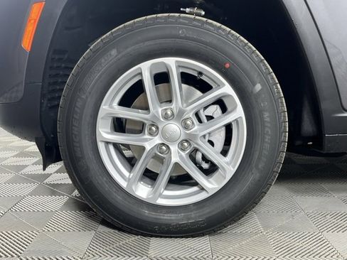 New 2025 Jeep Grand Cherokee Laredo w/ Luxury Tech Group I image 11