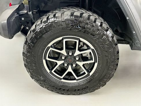 Used 2025 Jeep Gladiator Rubicon w/ Convenience Group AWD/4WD image 24