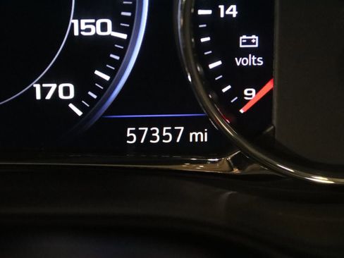 Used 2022 GMC Acadia Denali w/ Black Diamond Edition AWD/4WD image 18
