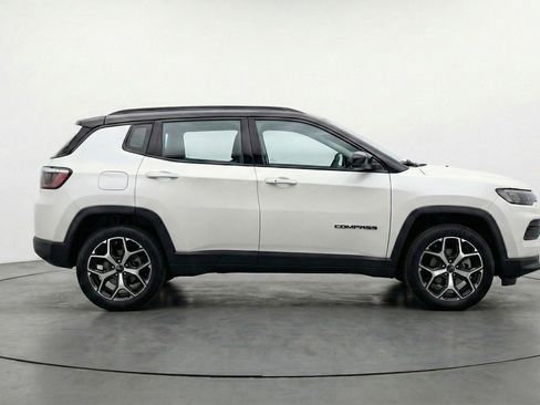 Used 2025 Jeep Compass Limited AWD/4WD image 11