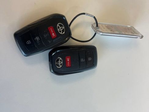 Used 2023 Toyota Prius LE FWD image 39