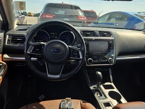 Used 2018 Subaru Outback 3.6R Touring w/ Popular Package #3 AWD/4WD image 3