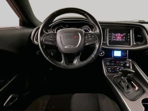 Used 2016 Dodge Challenger SXT RWD image 5
