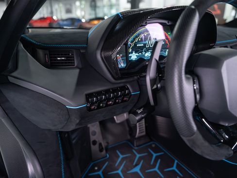 Used 2021 Lamborghini Aventador SVJ image 42